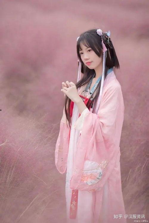 汉服网红吃瓜图片,揭秘网络红人幕后生活