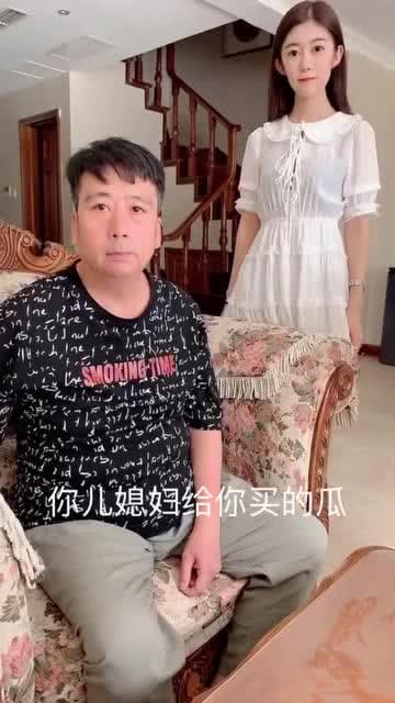 网红媳妇吃瓜图片搞笑,太搞笑了！